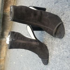 Peep-toe cutout bootie with side zipper. No scuffs. Very good condition.